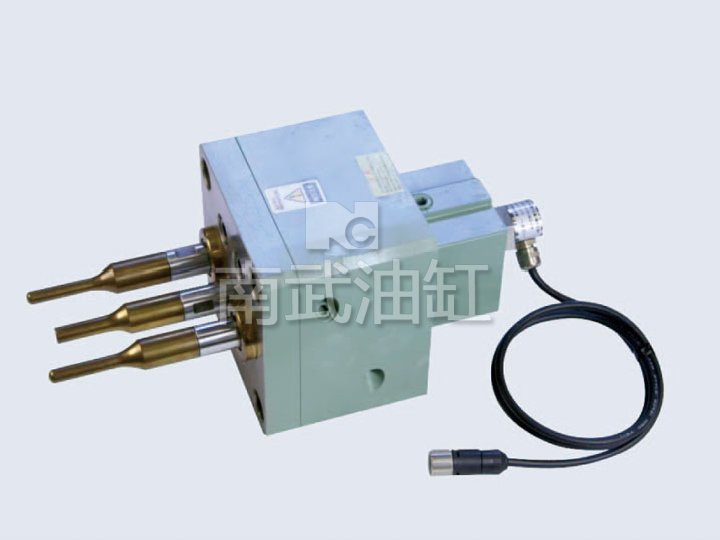 3连局部加压油压缸